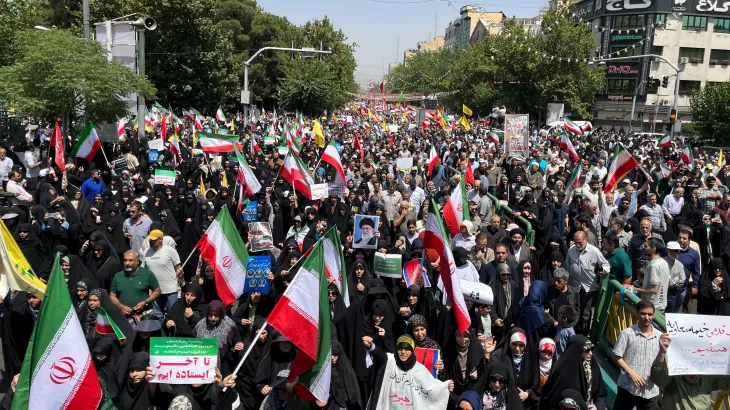 ইসরায়েলের বিরুদ্ধে ইরানে হাজার হাজার মানুষের বিক্ষোভ