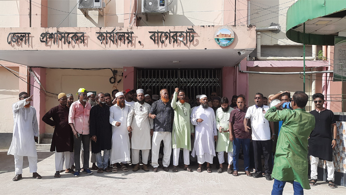 বাগেরহাটে হরতাল চলছে, ডিসিকে কার্যালয়ে প্রবেশে বাধা, নির্বাচন অফিসে তালা