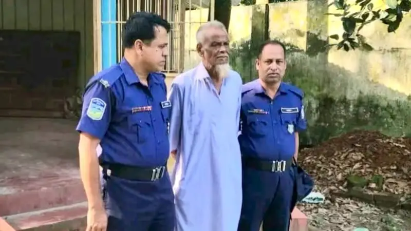 শতবর্ষী বৃদ্ধাকে উত্যক্তের অভিযোগে ৮০ বছরের বৃদ্ধ আটক