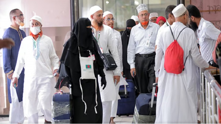 দেশে ফিরছেন হাজিরা, দুপুরে আসছে প্রথম ফ্লাইট