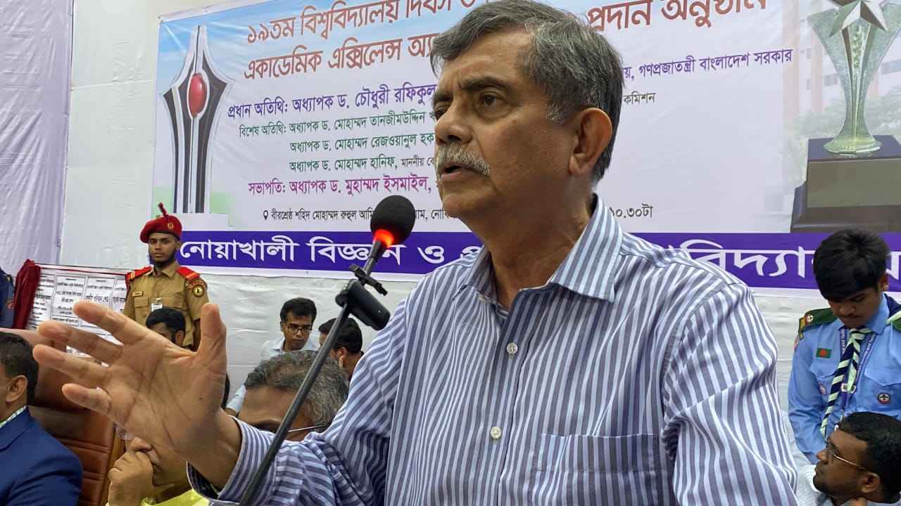 রাজনীতি করতে চাইলে শিক্ষকতা ছেড়ে দিন: শিক্ষা উপদেষ্টা