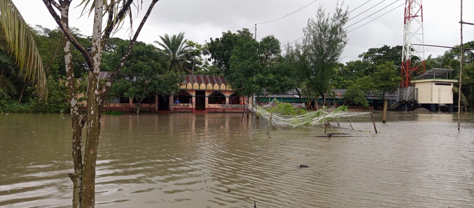 নোয়াখালীর নিম্নাঞ্চল প্লাবিত, ভাঙনের মুখে দেড়শতাধিক বাড়িঘর