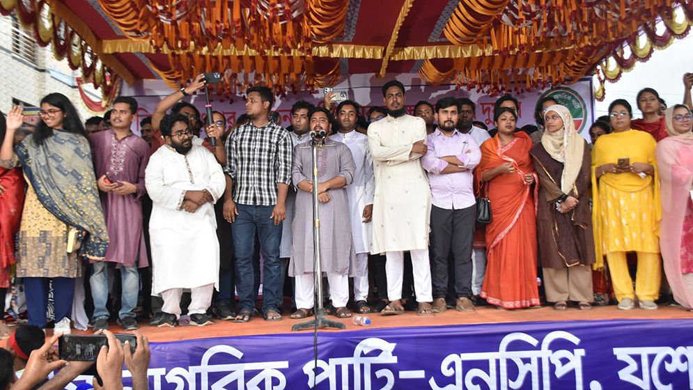 লাখ লাখ মানুষের হিসাব আমাদের দেখায়েন না: নাহিদ ইসলাম