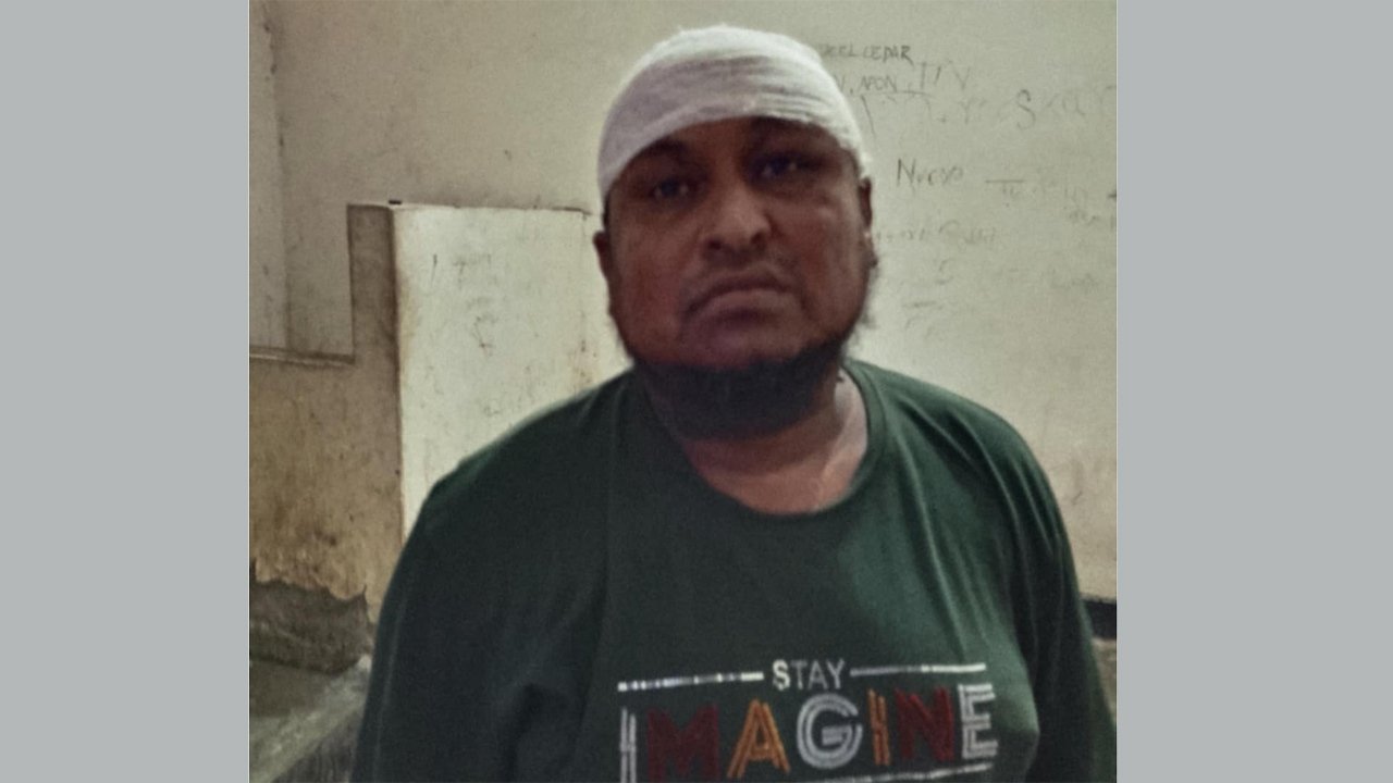 যুবলীগ নেতাকে গণপিটুনি দিয়ে পুলিশে সোপর্দ