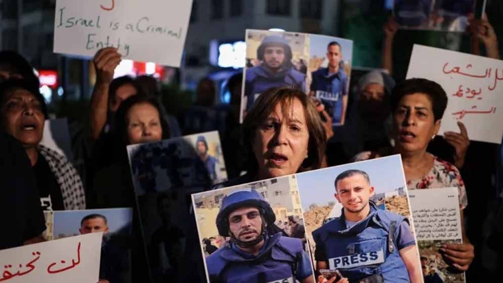 গাজায় আল জাজিরা সাংবাদিক নিহতের পর বিশ্বজুড়ে প্রতিবাদ ও শোক