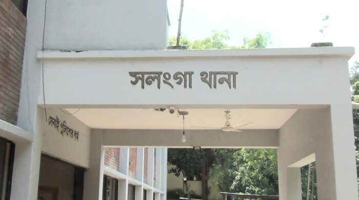 সিরাজগঞ্জে গৃহবধূর গলাকাটা মরদেহ উদ্ধার