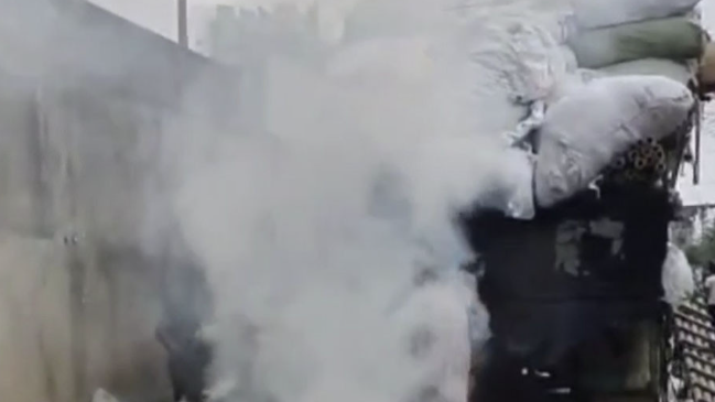 আশুলিয়ায় ঝুটের গাড়িতে আগুন