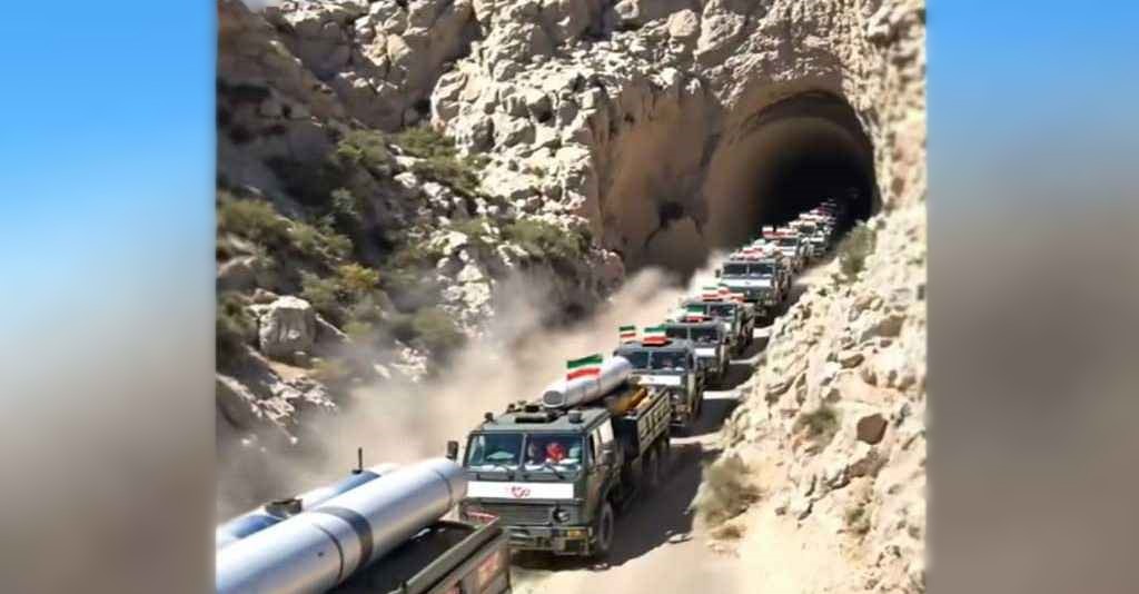 ইরানে গুহা থেকে ক্ষেপণাস্ত্রবাহী ট্রাকের মিছিল, কী বার্তা দিচ্ছে তেহরান!