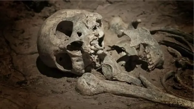 কবরস্থান থেকে কঙ্কাল চুরি