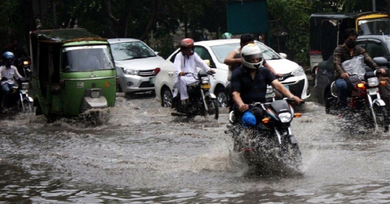 পাকিস্তানে প্রবল বৃষ্টিতে আকস্মিক বন্যা, ৩২ জনের প্রাণহানি