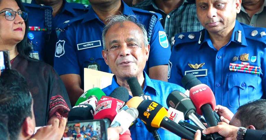 কলঙ্ক মোচনে পুলিশকে মানবিক হতে হবে: স্বরাষ্ট্র উপদেষ্টা