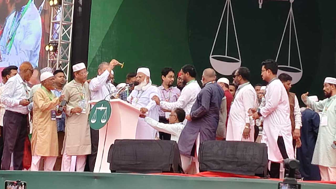 সমাবেশে বক্তব্যকালে দুইবার অসুস্থ হয়ে পড়লেন জামায়াত আমির ডা. শফিকুর রহমান