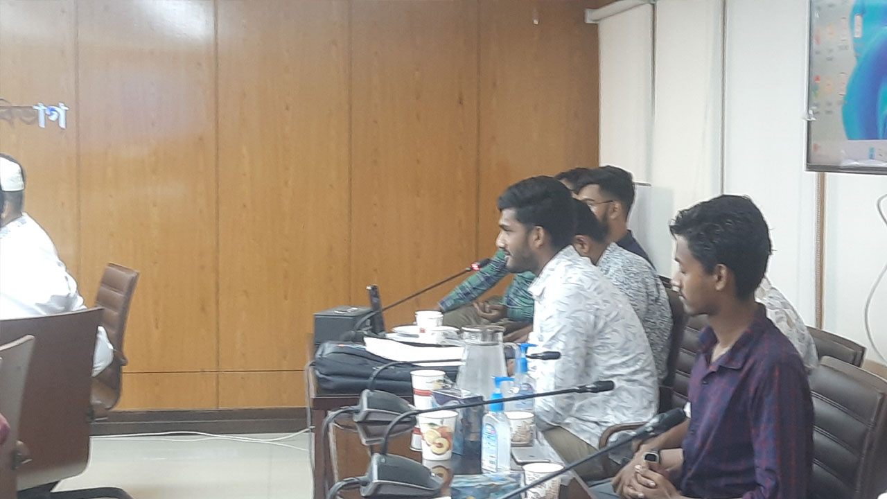 আন্দোলন স্থগিত করে ক্লাসে ফিরেছে পলিটেকনিক শিক্ষার্থীরা