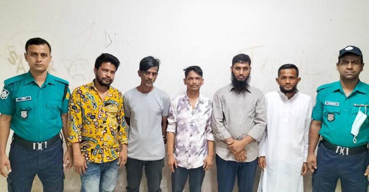 মোহাম্মদপুরে বিশেষ অভিযানে গ্রেপ্তার ৫