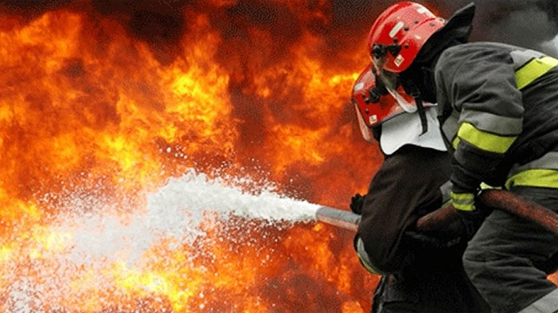 রাজধানীতে বহুতল ভবনে আগুন