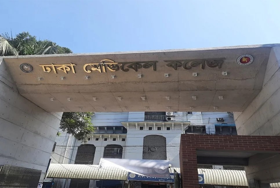 চালককে হাতুড়ি দিয়ে পিটিয়ে অটোরিকশা ছিনতাই