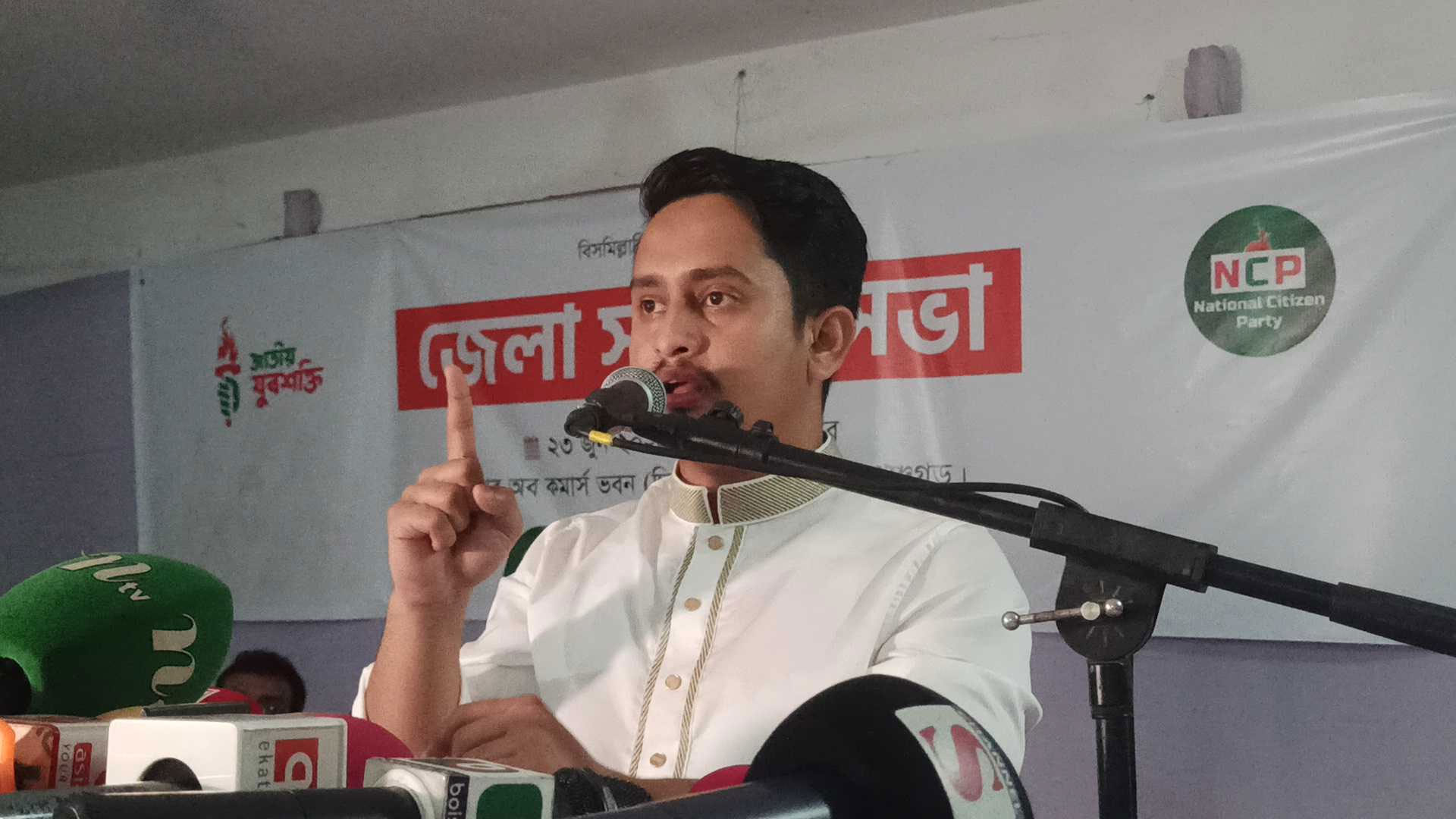 অন্তর্বর্তী সরকারকে দুর্বল দেখতে চাই না: সারজিস আলম