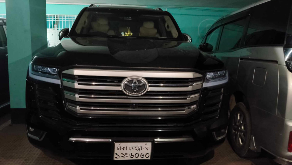 সাবেক এমপি আনারের সেই গাড়িটি থানায় নিয়ে গেল পুলিশ