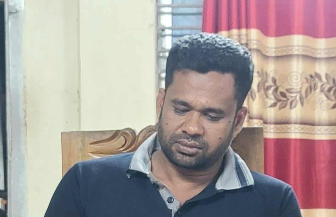 'শিক্ষক এরশাদ সোহেলের বিরুদ্ধে পেশাগত অবহেলার অভিযোগ, সরকারি চাকরি করেও সাংবাদিকতা করছেন'