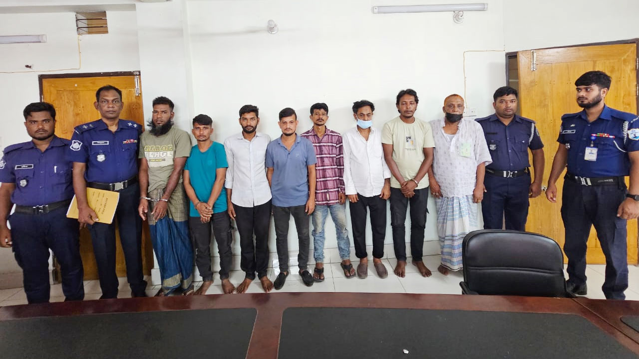 মেঘনায় ১২ হাজার টন চিনি পাচারের চেষ্টা, গ্রেফতার ৮