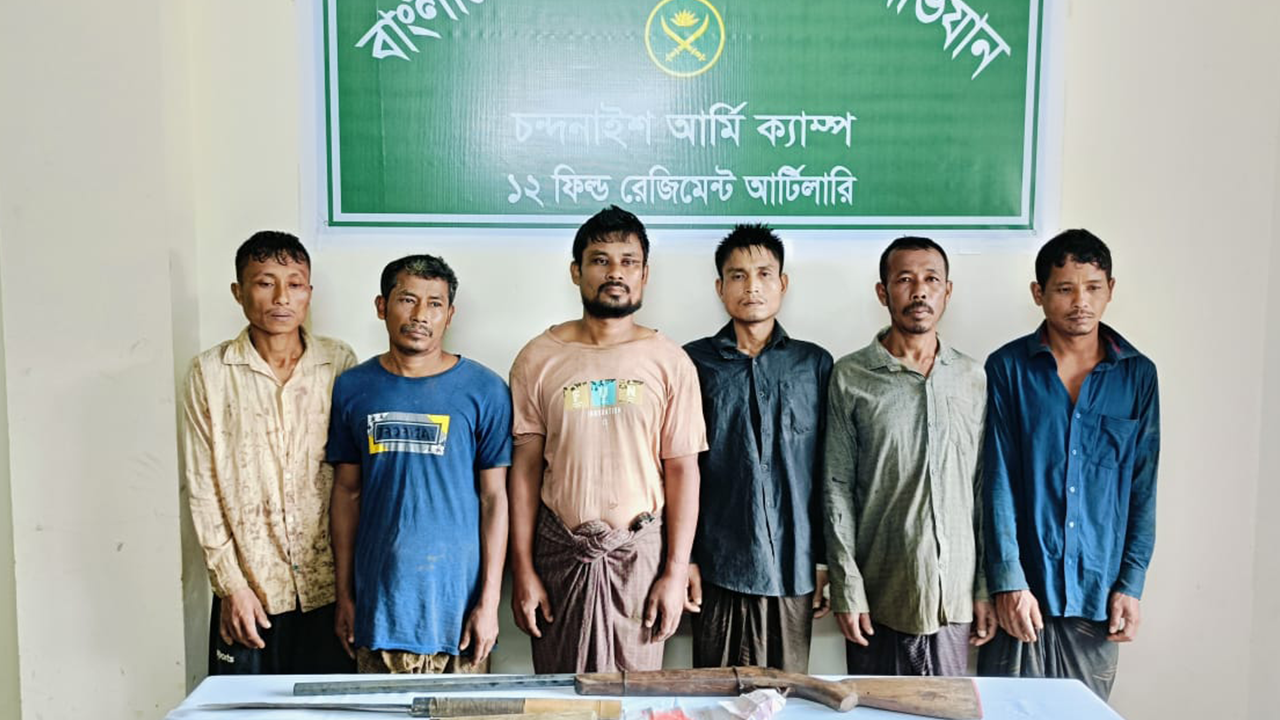 চট্টগ্রামে পাহাড় থেকে ৬ সন্ত্রাসী আটক