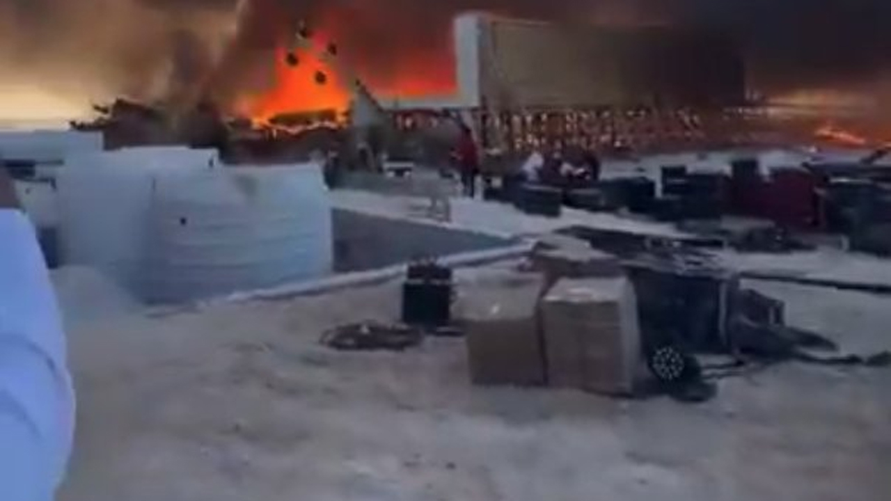 মিসরে কনসার্ট শুরুর আগেই ভয়াবহ অগ্নিকাণ্ডে ভস্মীভূত মঞ্চ