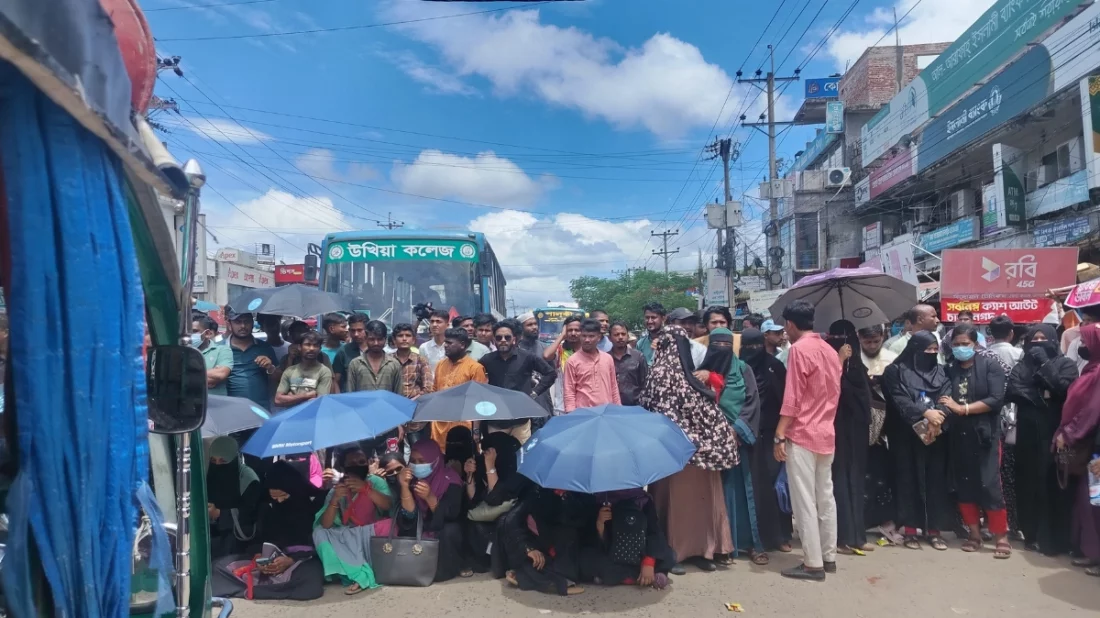 কক্সবাজার-টেকনাফ মহাসড়কে বিক্ষোভ, ৩ কিলোমিটার যানজট