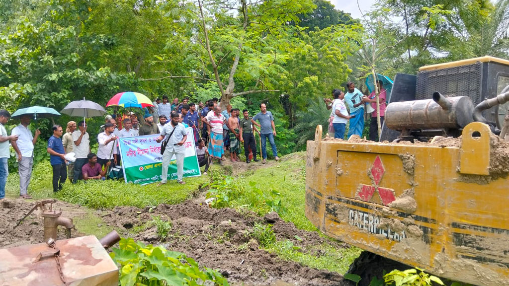 চিত্রা নদী দখলমুক্ত করতে জেলা প্রশাসনের অভিযান