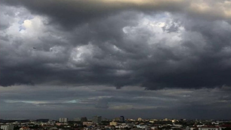 ঢাকার আকাশ মেঘলা, হতে পারে বৃষ্টি