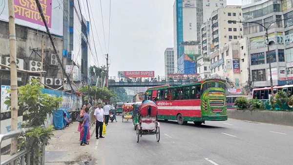 রাজধানী ঢাকা এখনও ফাঁকা, বাসে নেই ভিড়