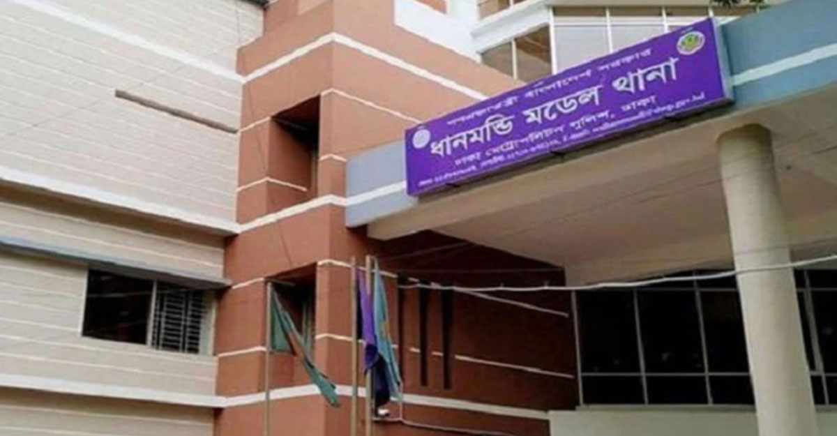 ধানমন্ডি ৩২ নম্বরে প্রকাশ্যে চাপাতি হাতে ছিনতাই