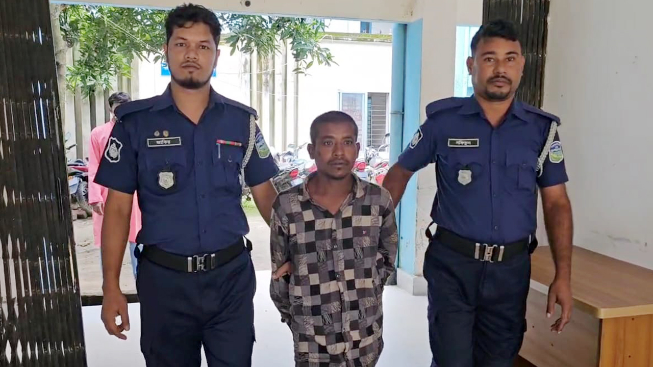 বাংলাদেশে অনুপ্রবেশের দায়ে ভারতীয় নাগরিক আটক