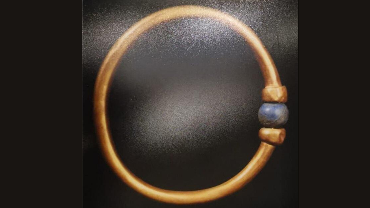 মিসরের জাদুঘর থেকে নিখোঁজ ৩ হাজার বছরের পুরনো সোনার ব্রেসলেট