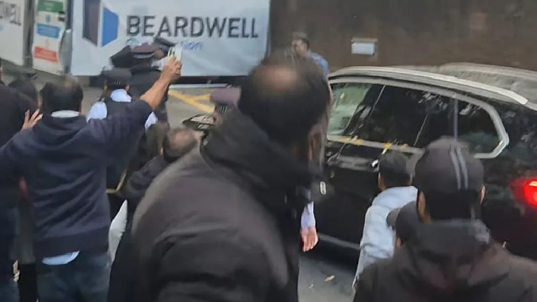 লন্ডনে ডিম নিক্ষেপ করা সেই গাড়িতে ছিলেন না উপদেষ্টা মাহফুজ