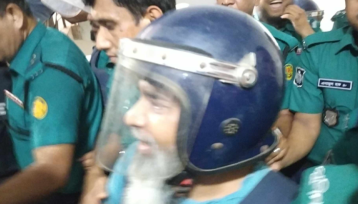 ‘আমার পাওয়ার দরকার নাই পাওয়ার আমার পিছে ঘোরে’