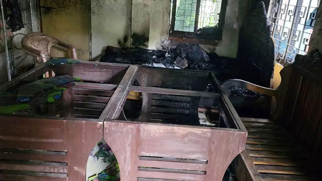 বীর মুক্তিযোদ্ধার বাড়িতে হামলা-আগুন