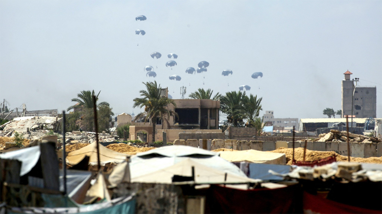 বিমান থেকে গাজায় ত্রাণ ফেলল ইন্দোনেশিয়াসহ সাত দেশ