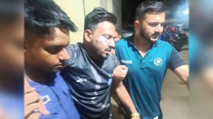 হ‌বিগঞ্জে চোরাই মোবাইল উদ্ধারে যাওয়া পুলিশের ওপর হামলা, এসআইসহ আহত ৫