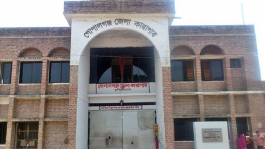 কারাগারে চুরি, কারারক্ষী গ্রেপ্তার