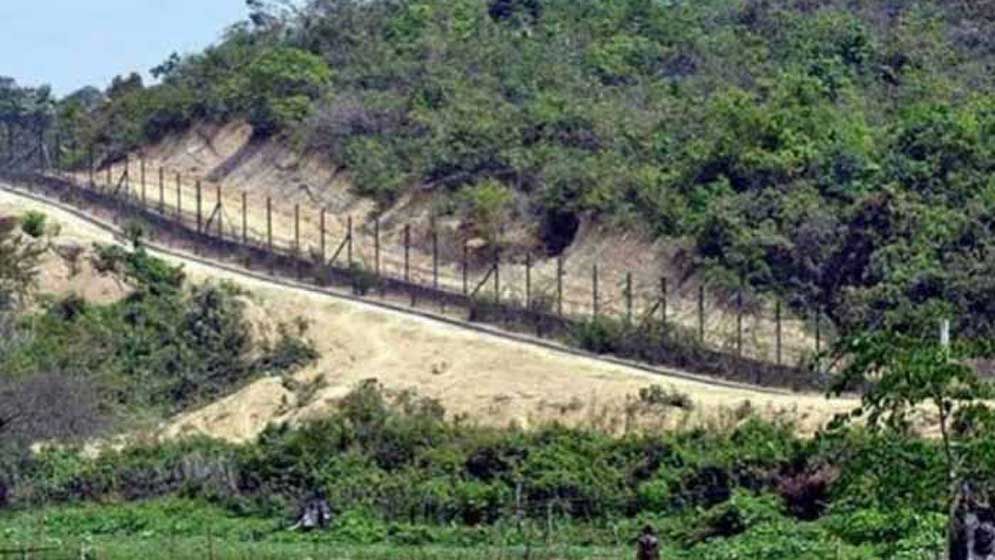 নাইক্ষ্যংছড়ি সীমান্তে তীব্র গোলাগুলি