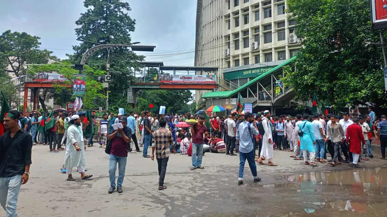 শাহবাগে অবস্থান জুলাই যোদ্ধাদের