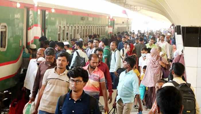 ঈদের তৃতীয় দিনেও রাজধানী ছাড়ছে মানুষ