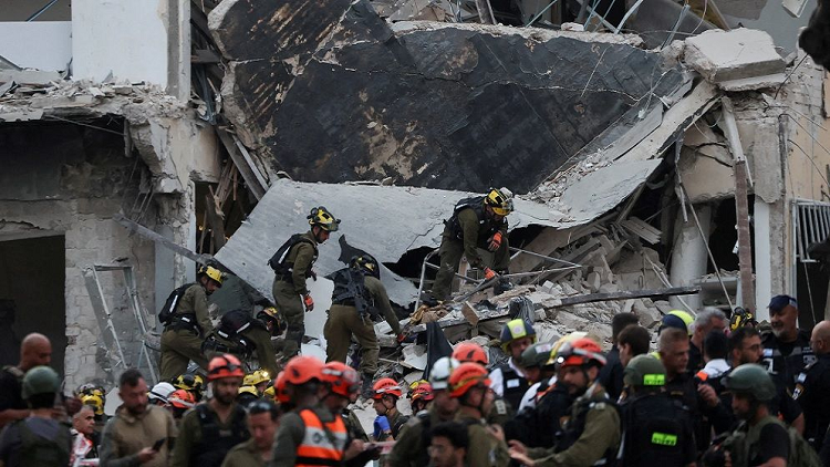 পরিস্থিতি ভয়াবহ, তেল আবিবের বাসিন্দাদের সরে যেতে বলল ইরান