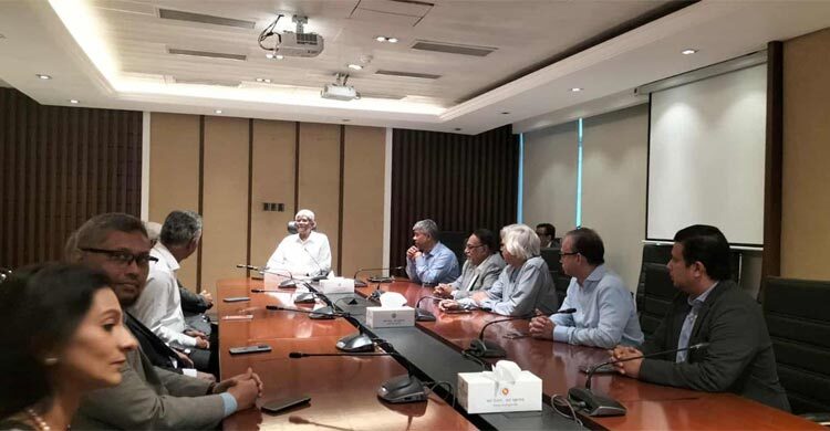 অর্থ উপদেষ্টার সঙ্গে শীর্ষ ব্যবসায়ী নেতাদের বৈঠক চলছে