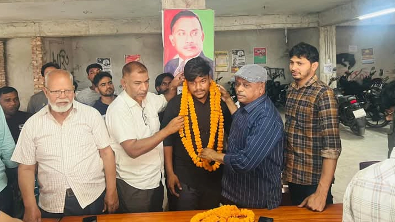 নিষিদ্ধ ছাত্রলীগ নেতা এখন কলেজ ছাত্রদলের সভাপতি