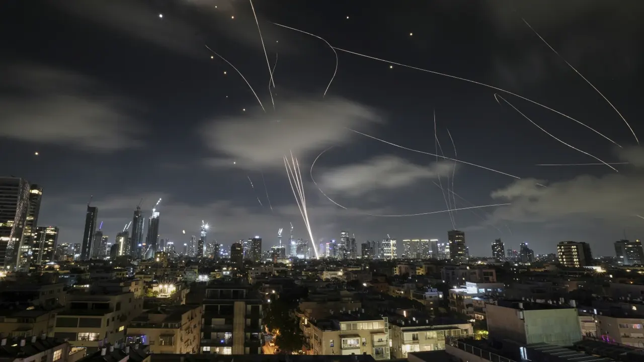 ইসরায়েলে আবারও ইরানের ক্ষেপণাস্ত্র হামলা