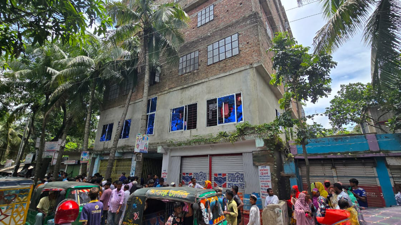 গ্রেফতার আতঙ্কে পুরুষশূন্য মুরাদনগরের কড়ইবাড়ী গ্রাম