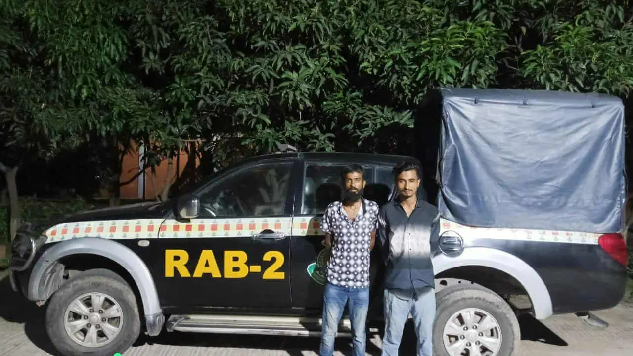 মোহাম্মদপুরে ‘আয়েশা বাহিনী’র প্রধান অস্ত্রসহ গ্রেপ্তার