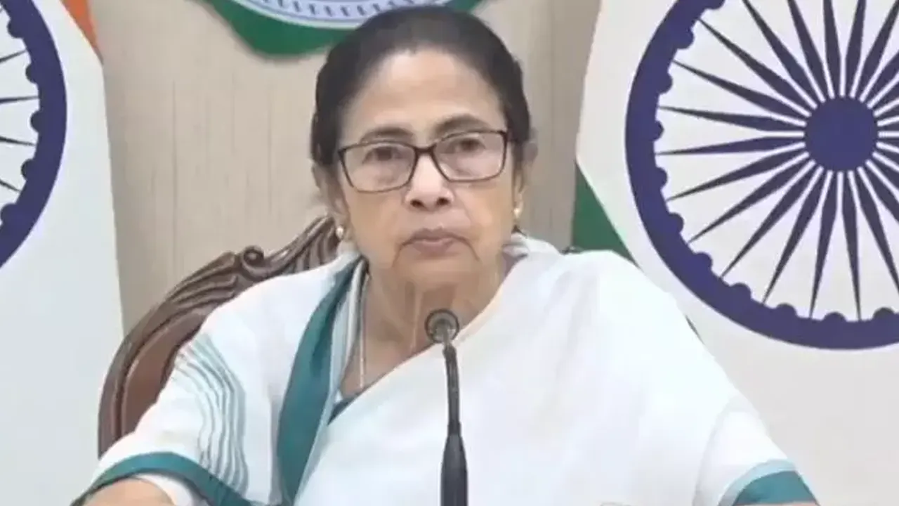 বাংলাকে 'বাংলাদেশি ভাষা' বলা নিয়ে মমতার তীব্র ক্ষোভ