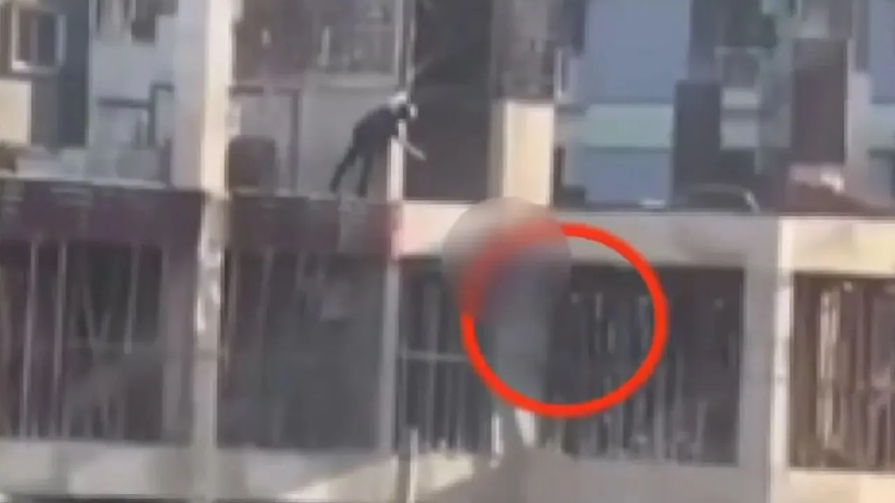 সাবেক ডিএমপি কমিশনারসহ পলাতক ৪ আসামির বিরুদ্ধে গ্রেপ্তারি পরোয়ানা